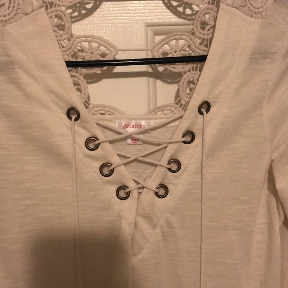 Off white, flowey cotton top with lace detail - Picture 3 of 4